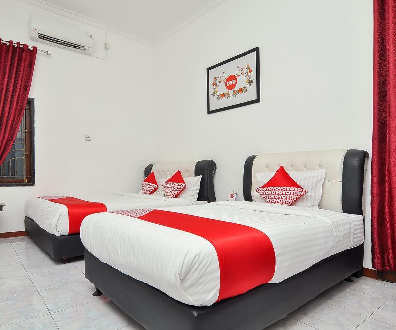 Reddoorz Syariah At Penginapan Eby Padang Exterior photo